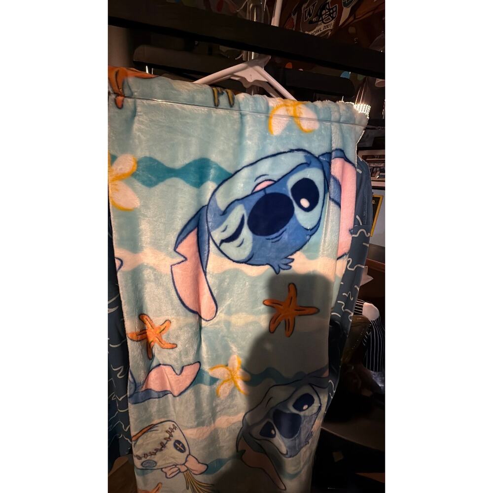 NWT stitch and Scrump beach throw blanket - 50x70 in